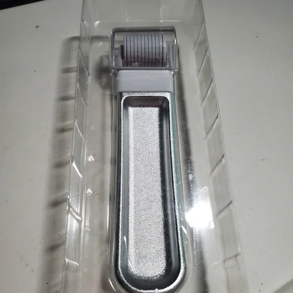 NWOT Stacked Skincare Microneedling Tool